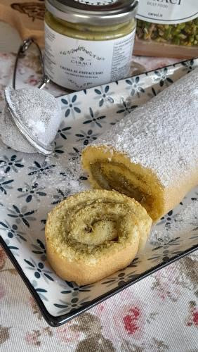 Rotolo Ripieno Di Crema Al Pistacchio