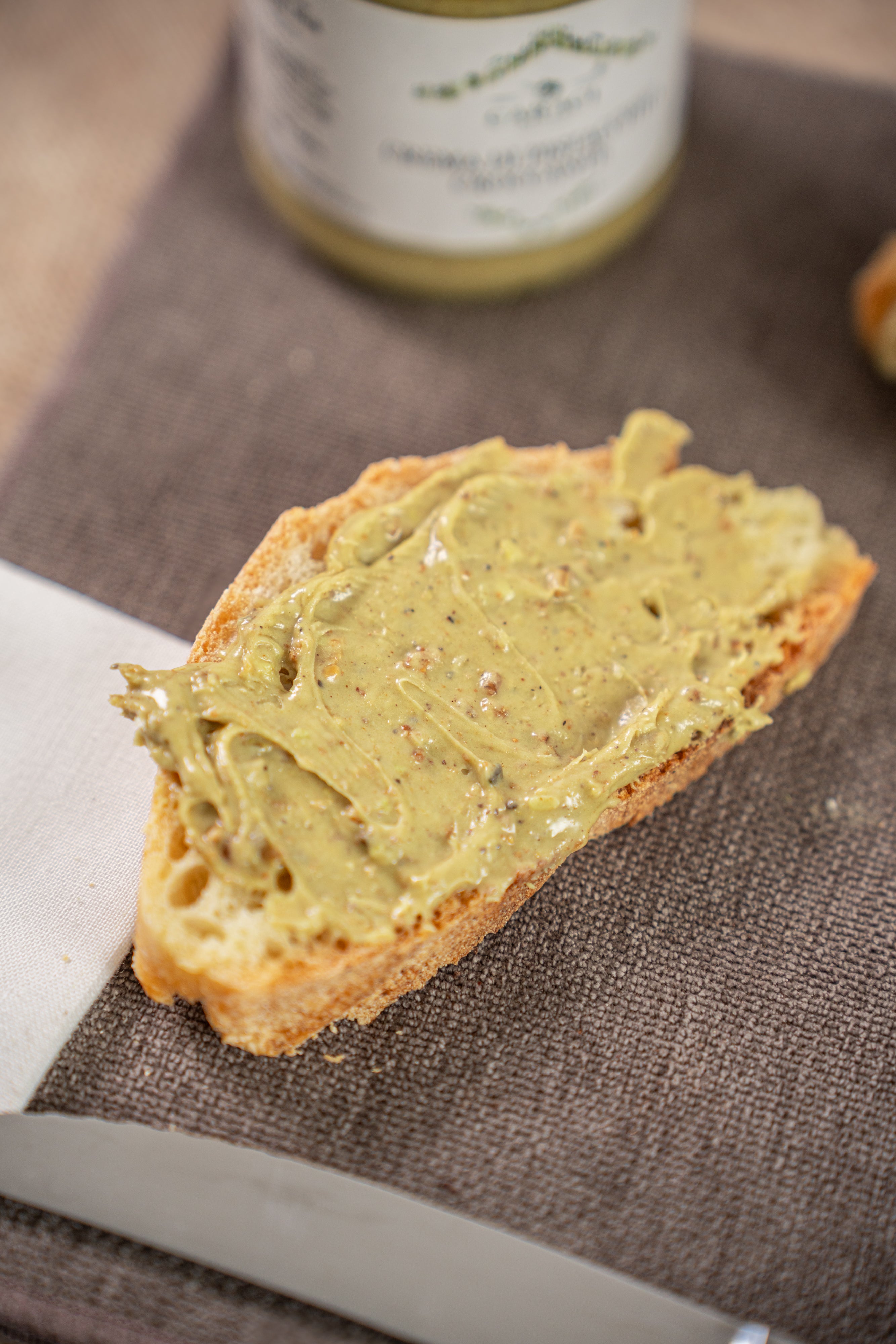 Pistaziencreme mit Schokoladentropfen