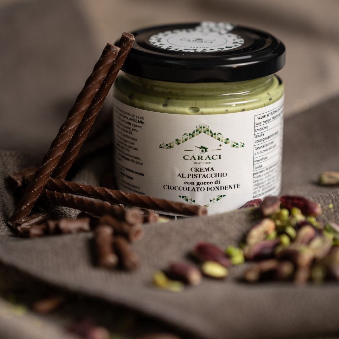 Pistaziencreme mit Schokoladentropfen