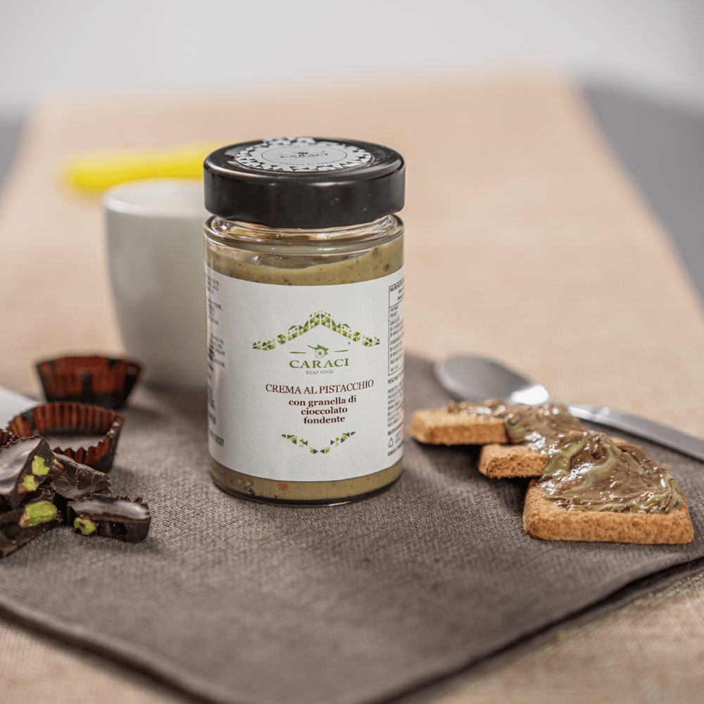 Pistaziencreme mit Schokoladentropfen
