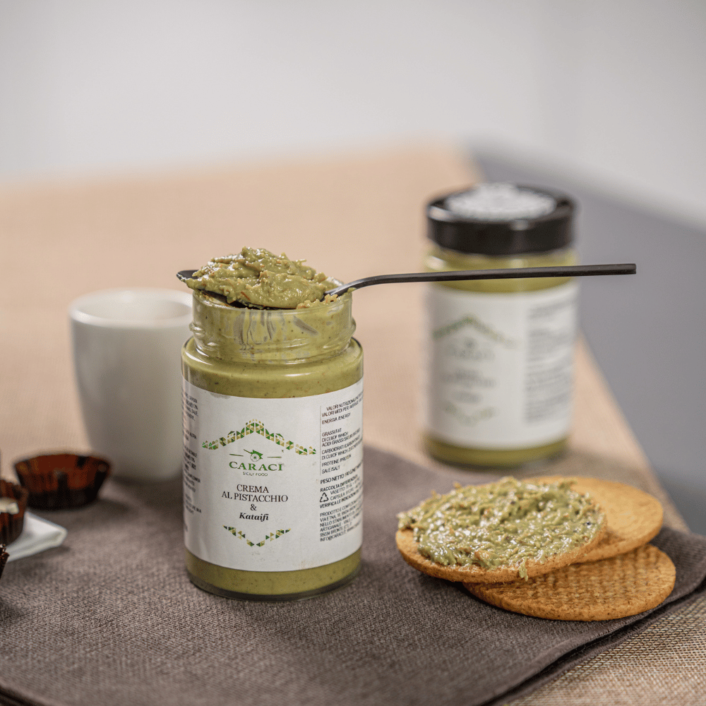 Pistaziencreme mit Schokoladentropfen