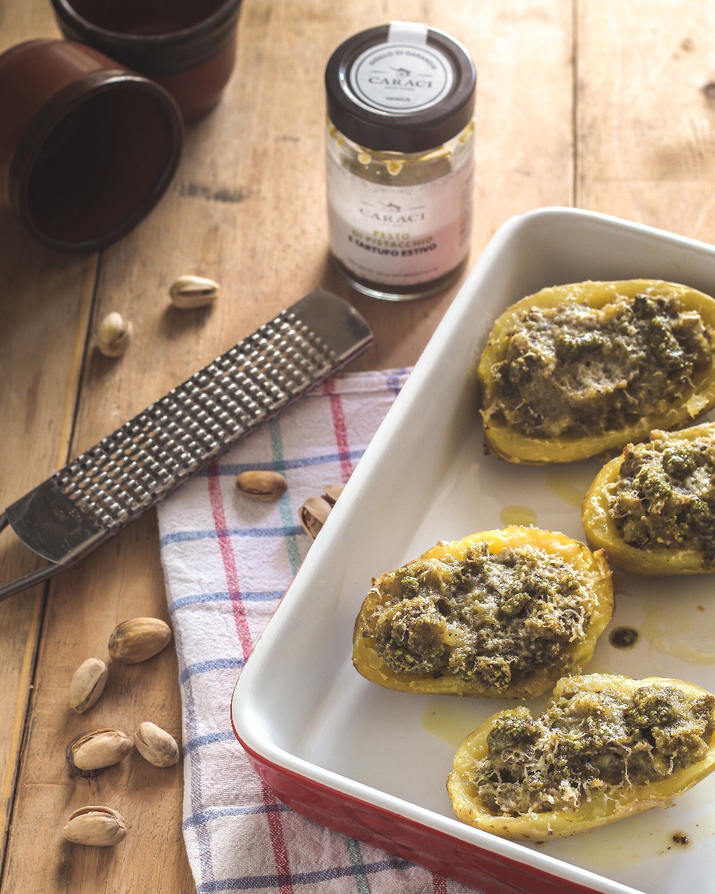 Patate arrosto con pesto di pistacchi e tartufo