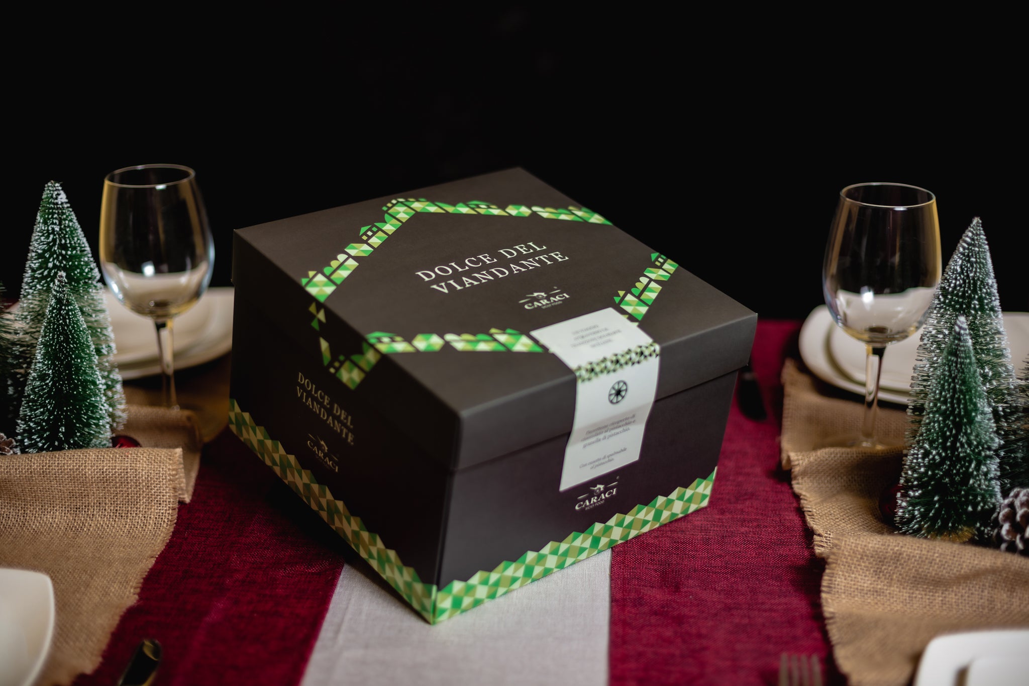 Box Regalo di Natale con Panettone al Pistacchio Liquore al Pistacchio Busta Regalo e Biglietto